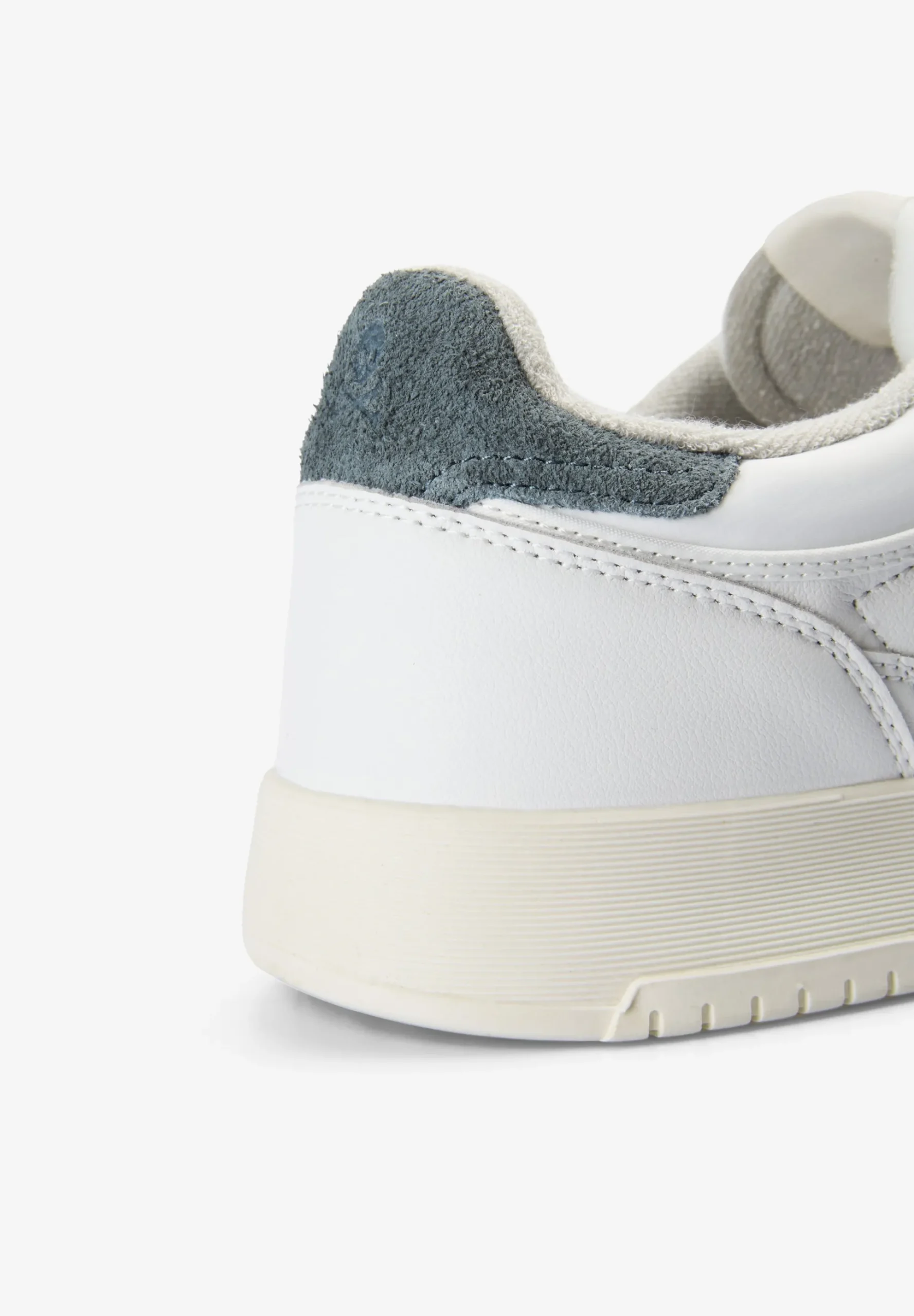 SNEAKERS LOGO PIEL