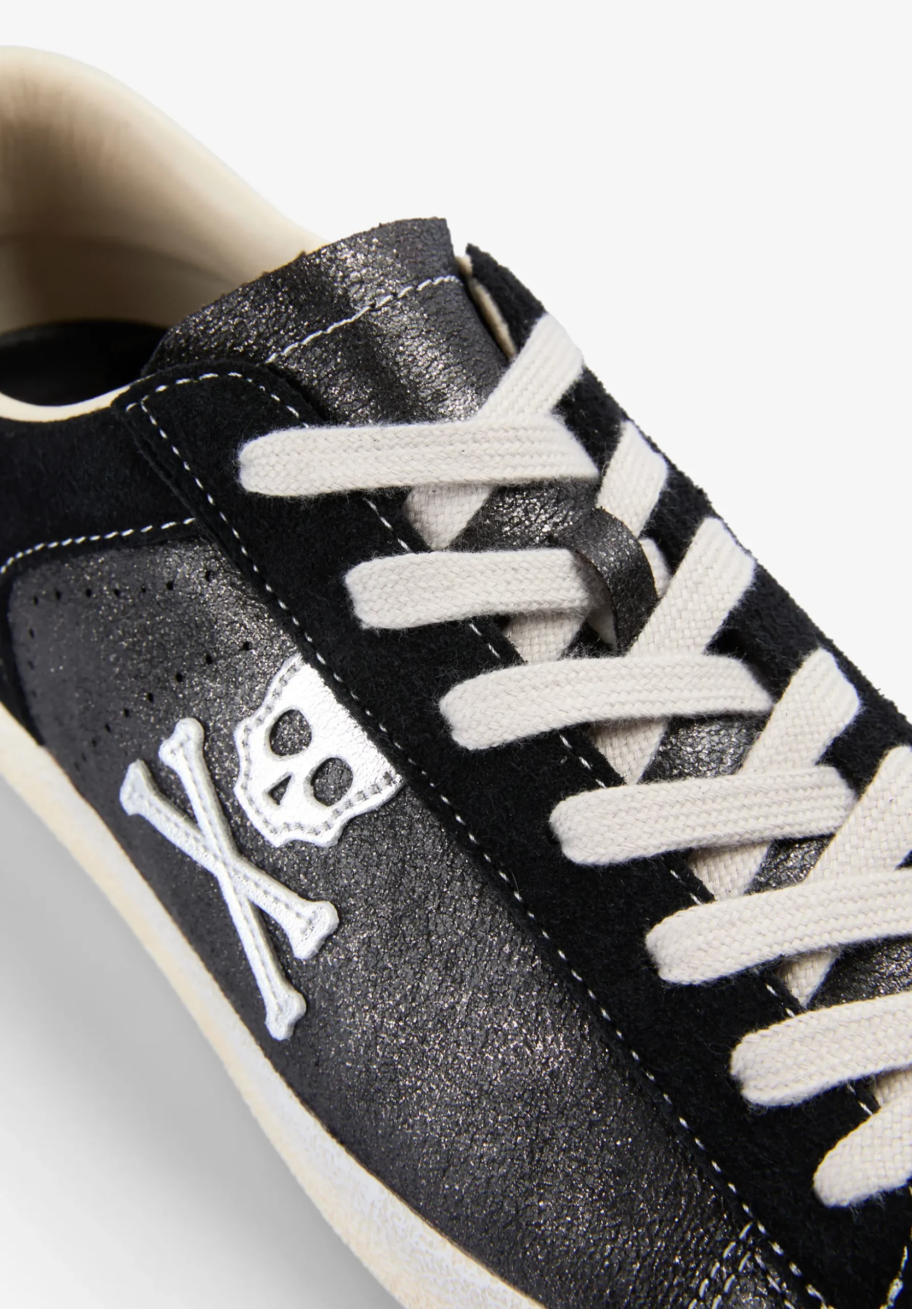 SNEAKERS METALIZADAS CALAVERA