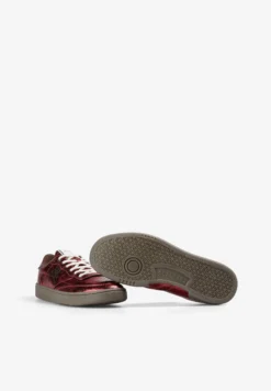 SNEAKERS METALIZADAS TEXTURA SERPIENTE