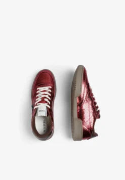SNEAKERS METALIZADAS TEXTURA SERPIENTE