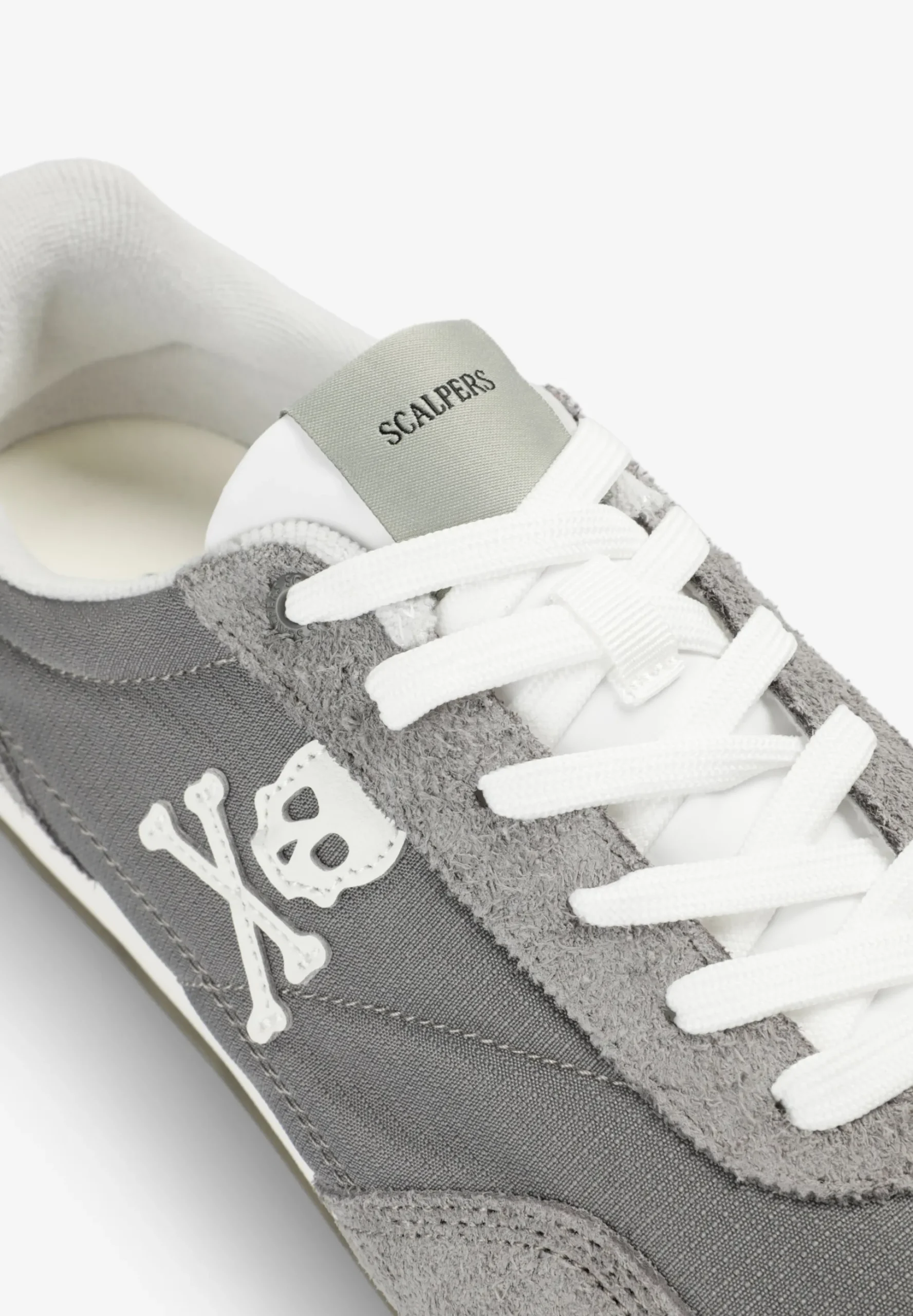 SNEAKERS RETRO CALAVERA