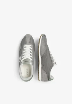 SNEAKERS RETRO CALAVERA