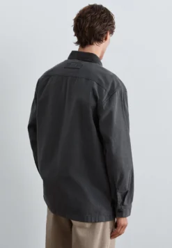 SOBRECAMISA BOLSILLOS LAVADA