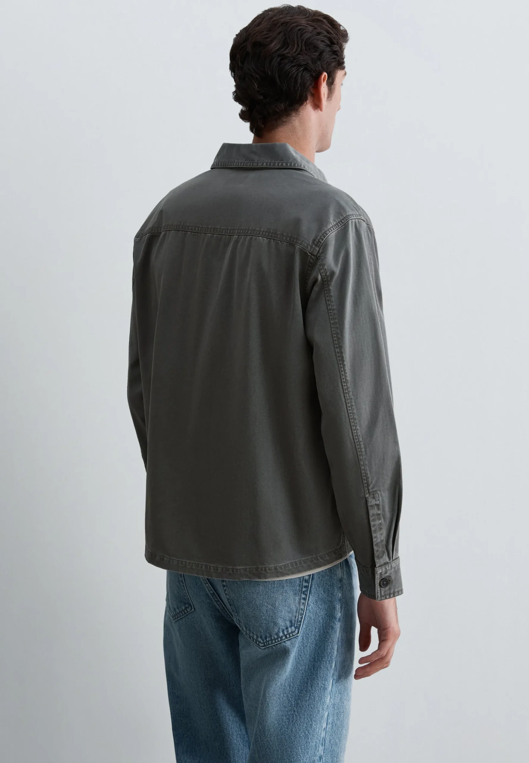 SOBRECAMISA MILITAR BOLSILLOS