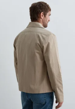 SOBRECAMISA TÉCNICA BOLSILLOS
