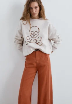 SUDADERA CALAVERA ESTAMPADA