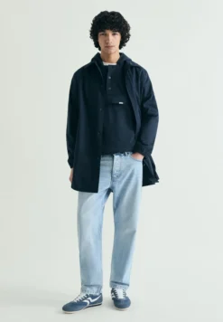 SUDADERA CON CAPUCHA BOLSILLO FRONTAL