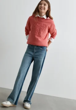 SUDADERA CON CAPUCHA RELIEVE
