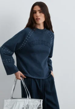 SUDADERA STUDS LOGO PARCHE