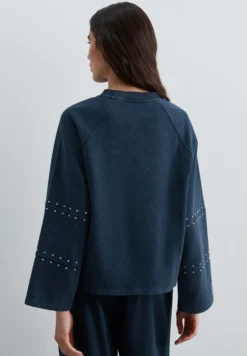 SUDADERA STUDS LOGO PARCHE