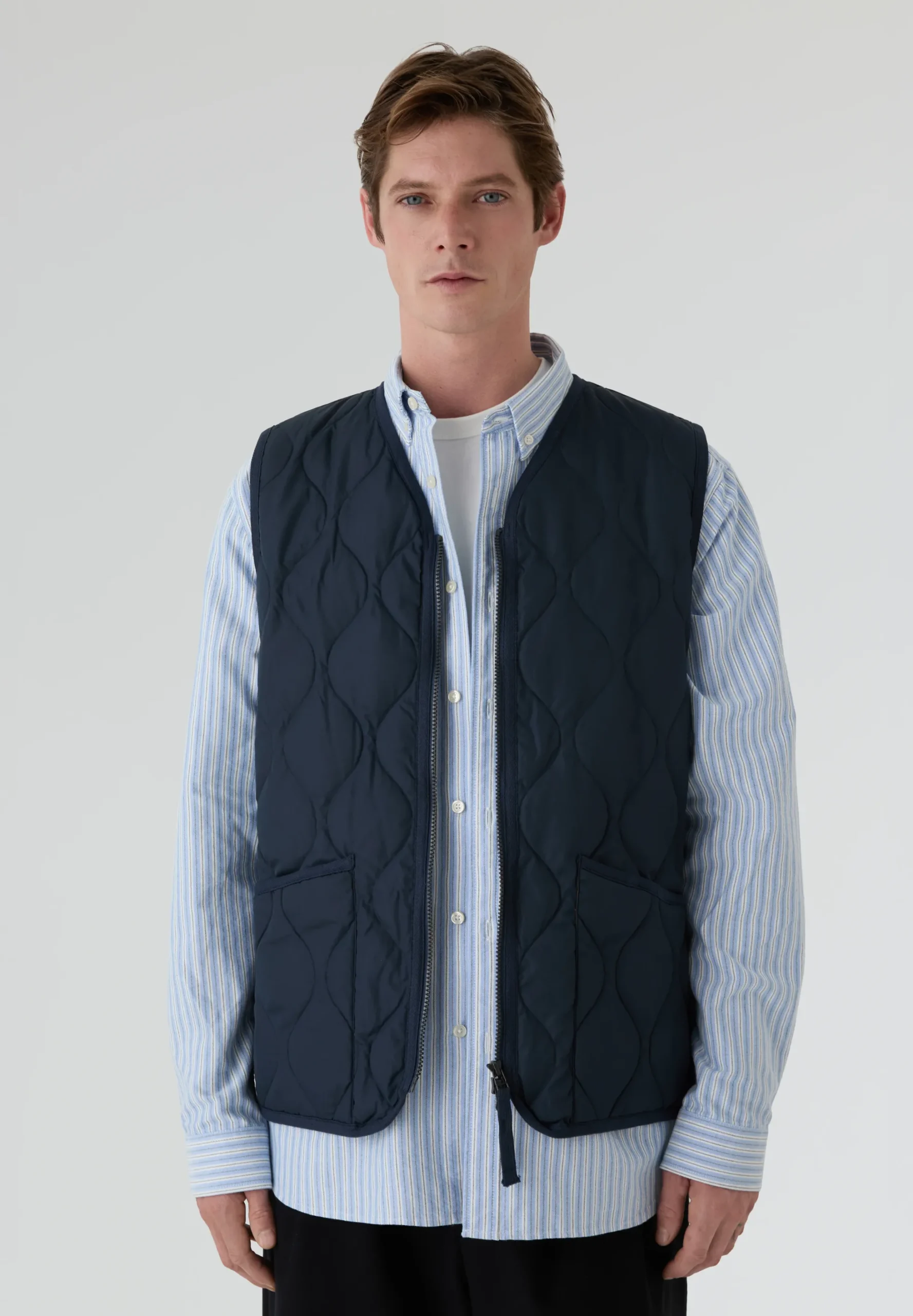 TAION | CHALECO MILITAR CUELLO V Y CREMALLERA UNISEX