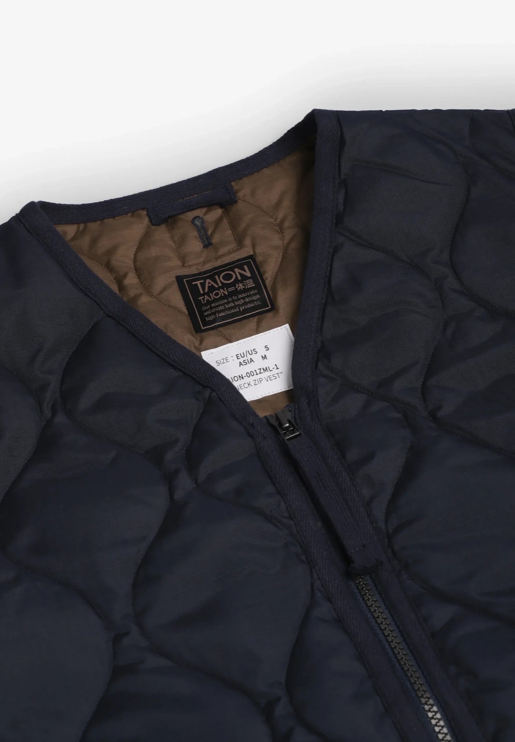 TAION | CHALECO MILITAR CUELLO V Y CREMALLERA UNISEX