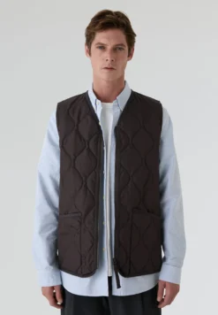 TAION | CHALECO MILITAR CUELLO V Y CREMALLERA UNISEX