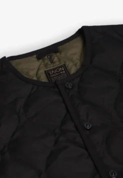 TAION | CHALECO UNISEX MILITARY BUTTON CREW NECK