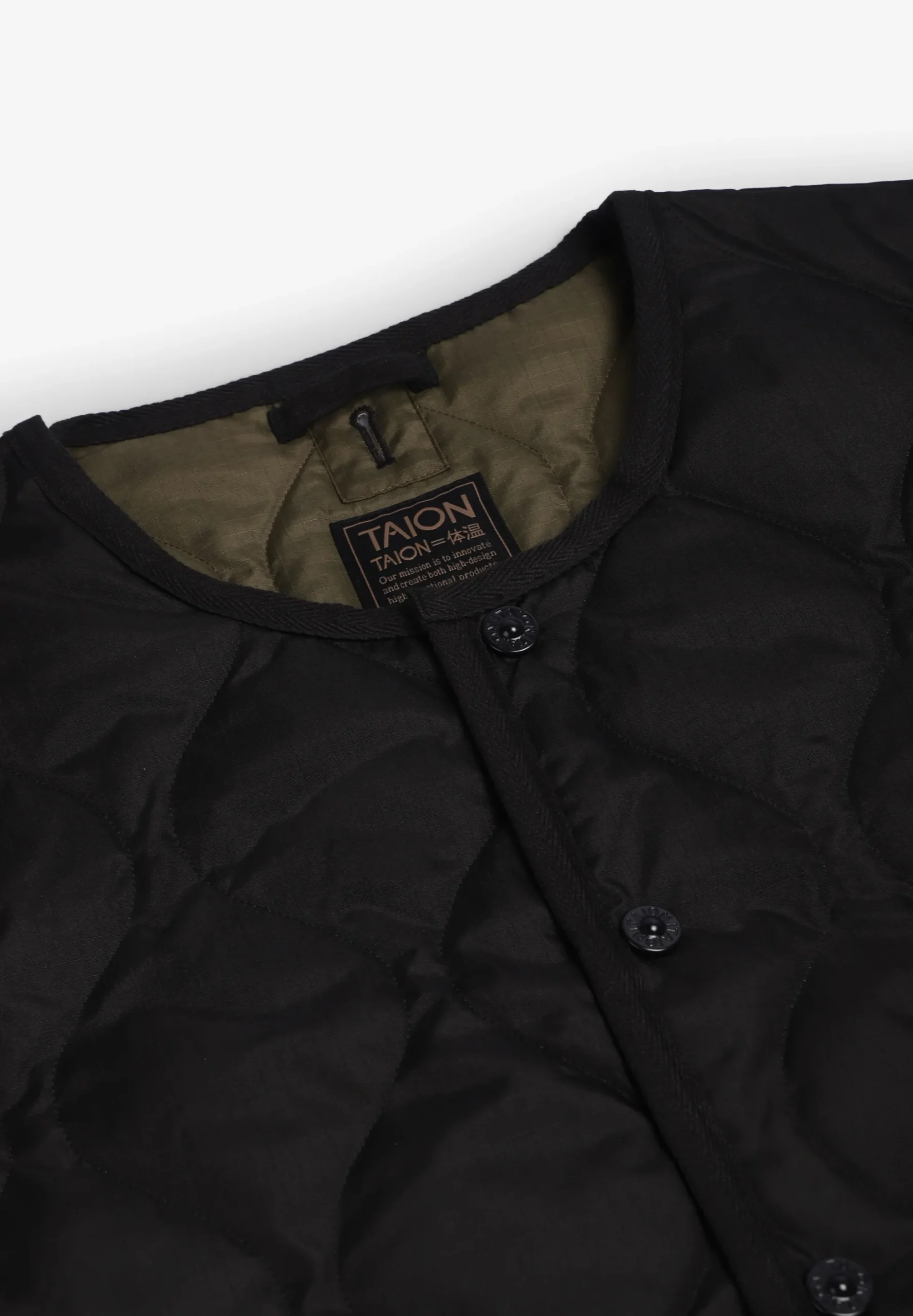 TAION | CHALECO UNISEX MILITARY BUTTON CREW NECK