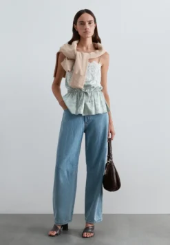TOP JACQUARD CON ENCAJE
