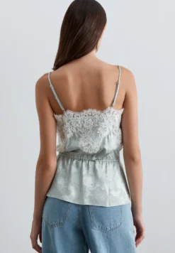 TOP JACQUARD CON ENCAJE