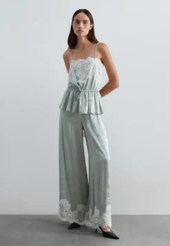 TOP JACQUARD CON ENCAJE