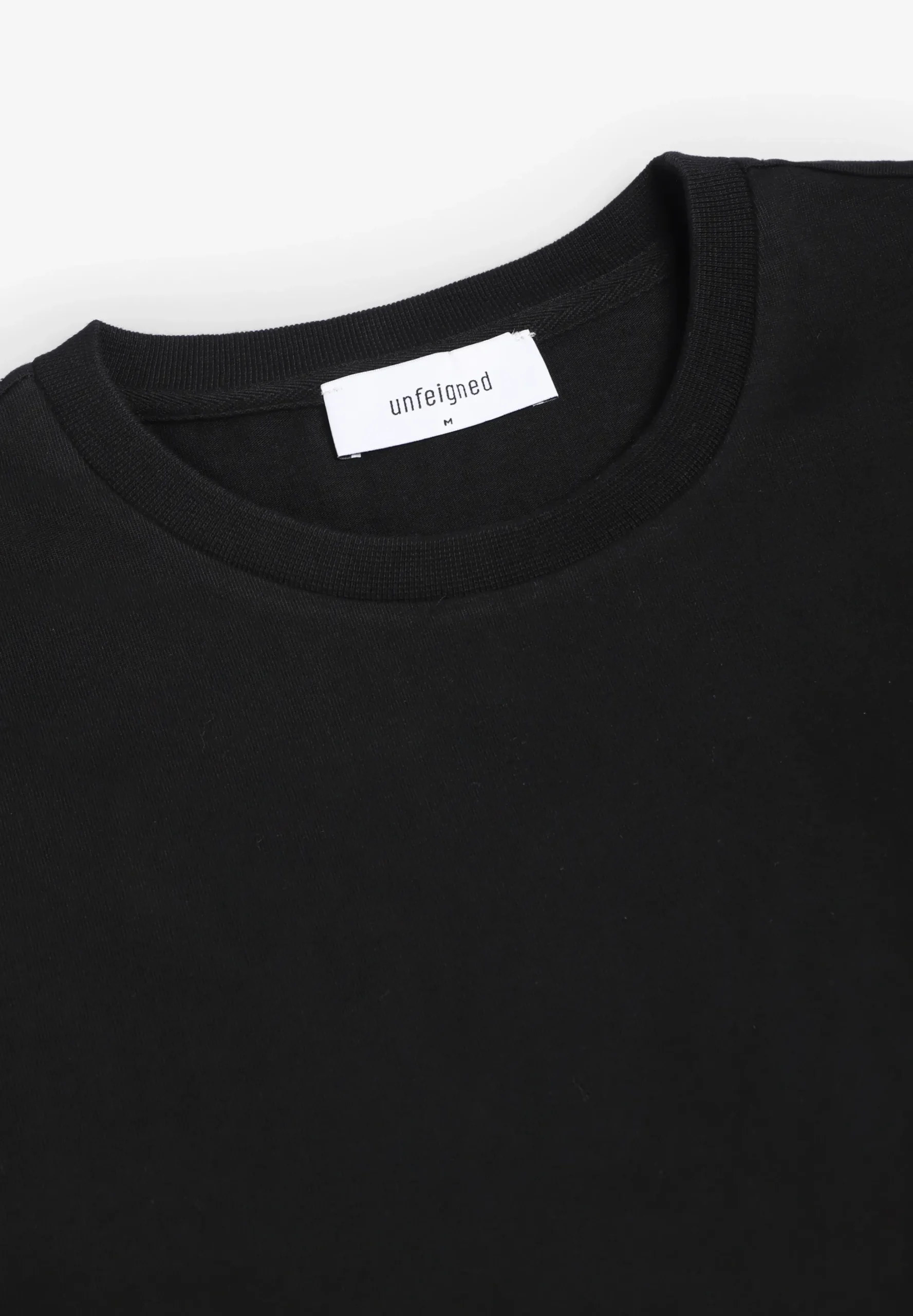 UNFEIGNED | CAMISETA BÁSICA