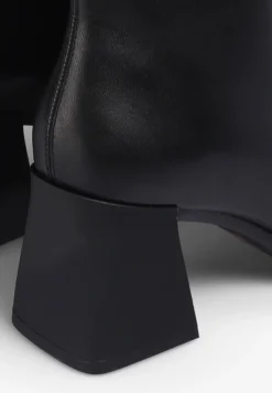 VAGABOND | BOTAS HEDDA