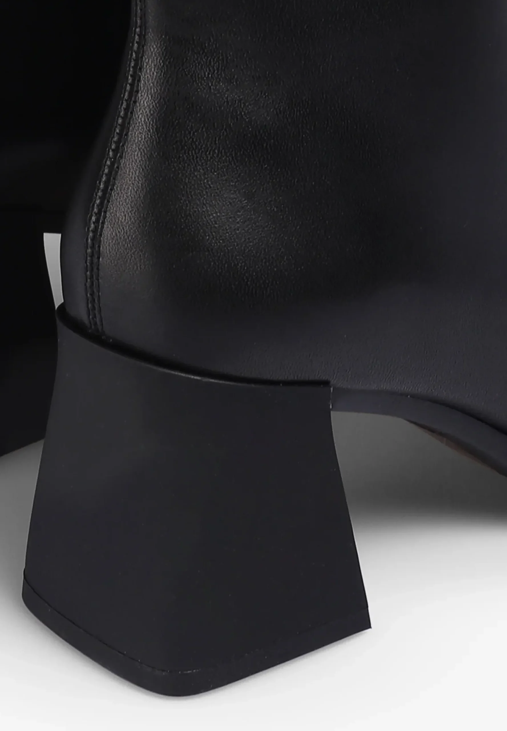 VAGABOND | BOTAS HEDDA
