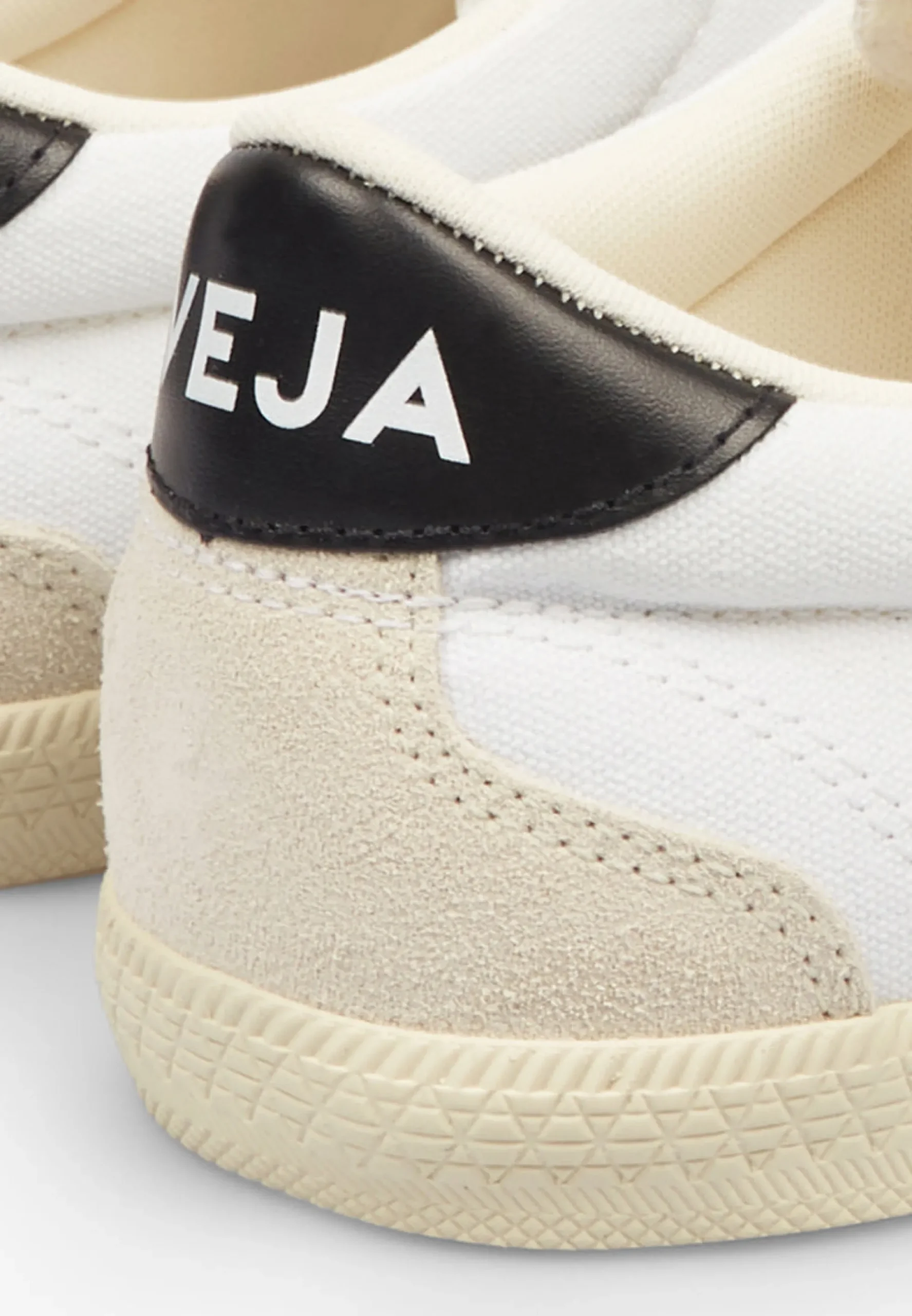 VEJA | SNEAKERS VOLLEY CANVAS HOMBRE