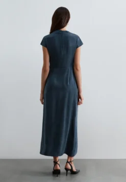 VESTIDO FLUIDO DRAPEADO LATERAL