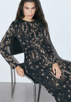VESTIDO JACQUARD HOMBRERAS
