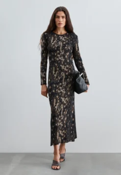VESTIDO JACQUARD HOMBRERAS