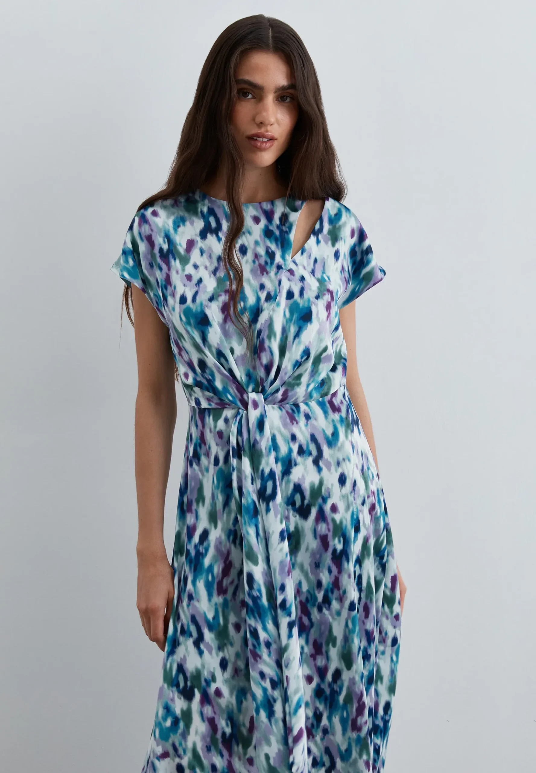 VESTIDO MIDI ESTAMPADO CON LAZADA