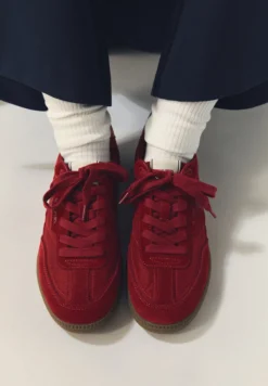 ZAPATILLA ANTE CON TALÓN METALIZADO